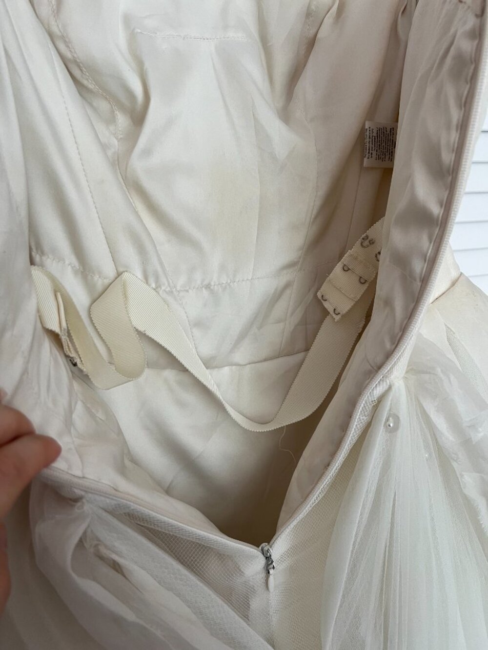 Vera Wang Liesel Wedding Gown - Picture 13 of 13